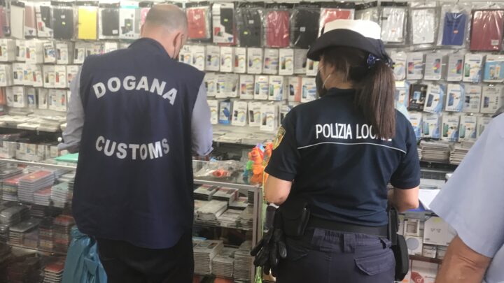 TERNI: SEQUESTRO DI GIOCATTOLI NON CONFORMI E DI COVER CONTRAFFATTE
