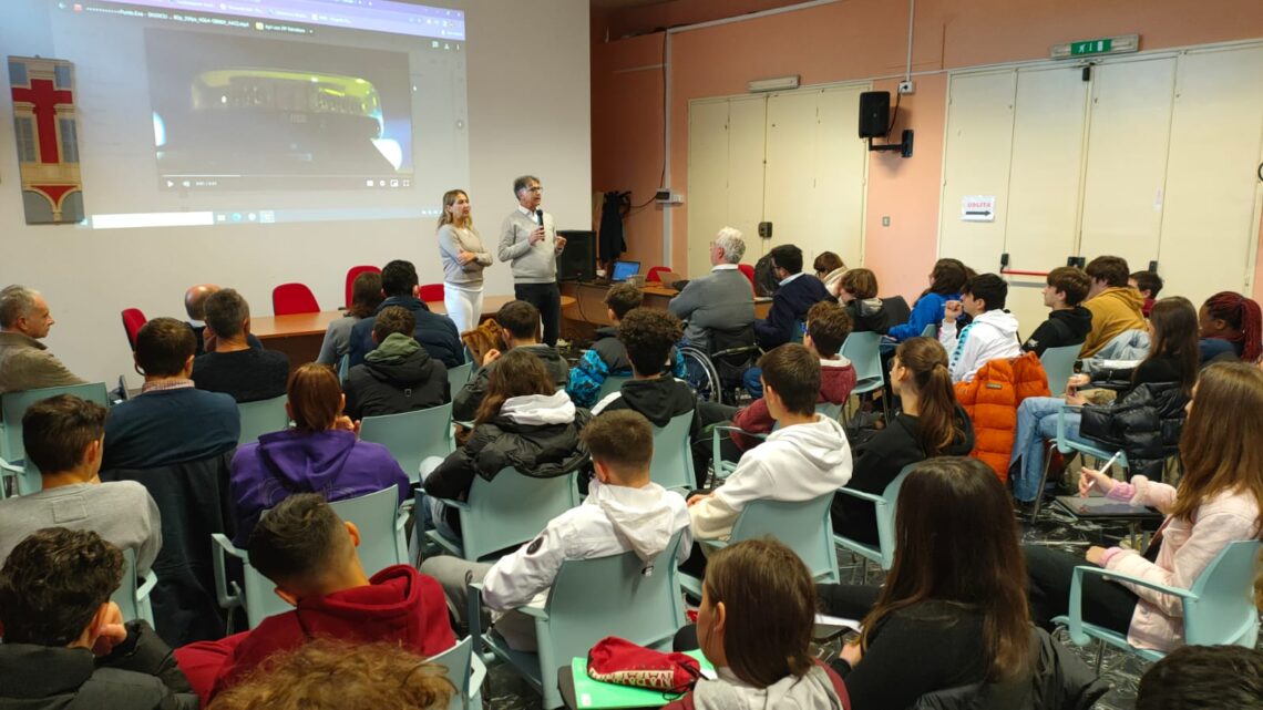 FOLIGNO, L’ACI PORTA L’EDUCAZIONE STRADALE DENTRO AL LICEO MARCONI