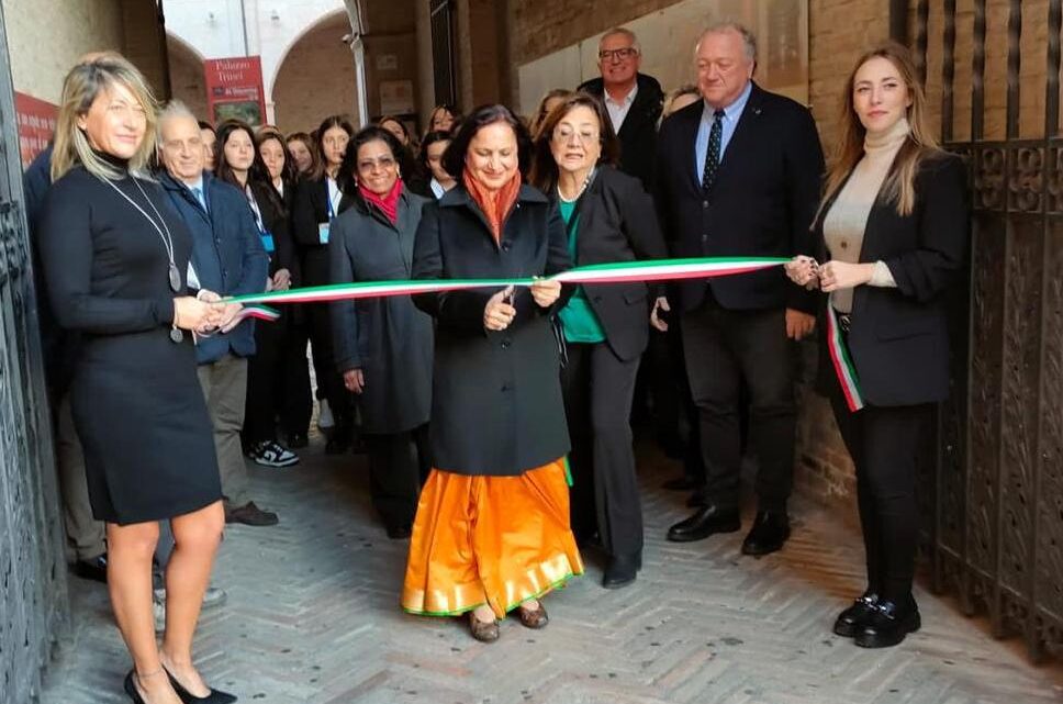 FESTIVAL DI MEDICINA TRADIZIONALE, AL VIA LA QUINTA EDIZIONE CON L’AMBASCIATRICE DELL’INDIA IN ITALIA:  “IL MONDO È UNA GRANDE FAMIGLIA CHE DEVE ESSERE SANA”