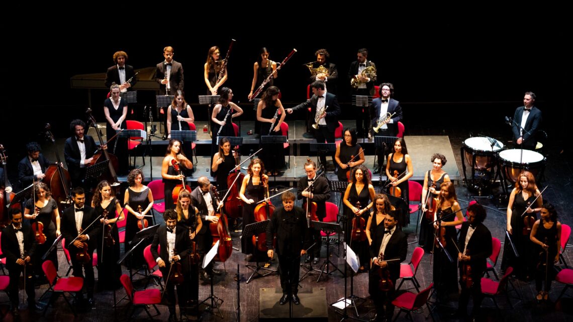 ANTECEDENTE, IL SECONDO APPUNTAMENTO AL TEATRO MANCINELLI CON L’ORCHESTRA FILARMONICA VITTORIO CALAMANI