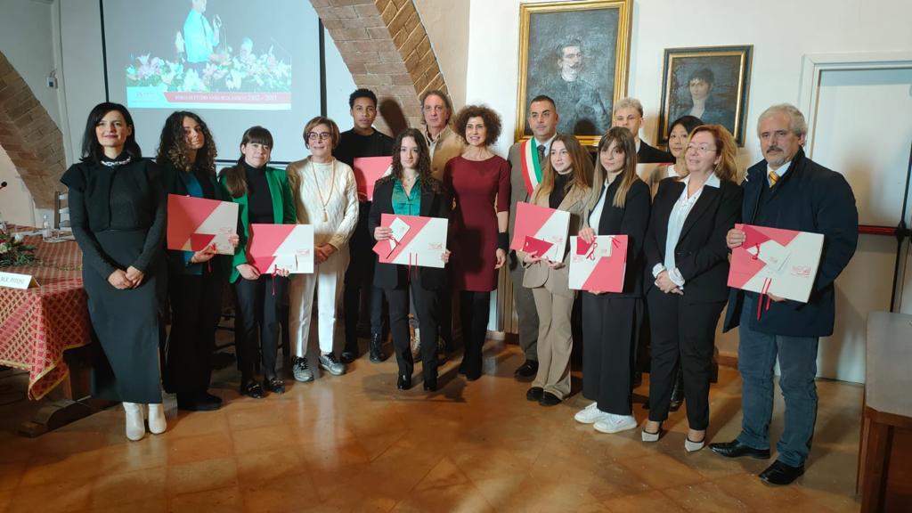 LE BORSE DI STUDIO TODINI FESTEGGIANO I 35 ANNI: ALTRI NOVE STUDENTI PREMIATI