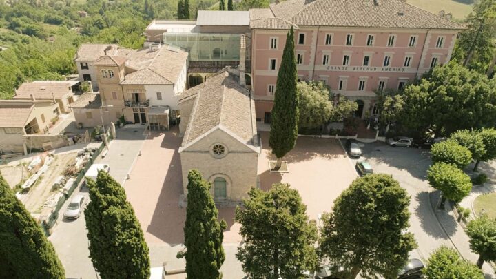 ACQUASPARTA, PARTITO IL PROGETTO SCUOLA PER INSEGNARE AGLI STUDENTI IL RICICLO DELLA PLASTICA: PUNTI IN PREMIO PER CHI SMALTISCE DI PIÙ