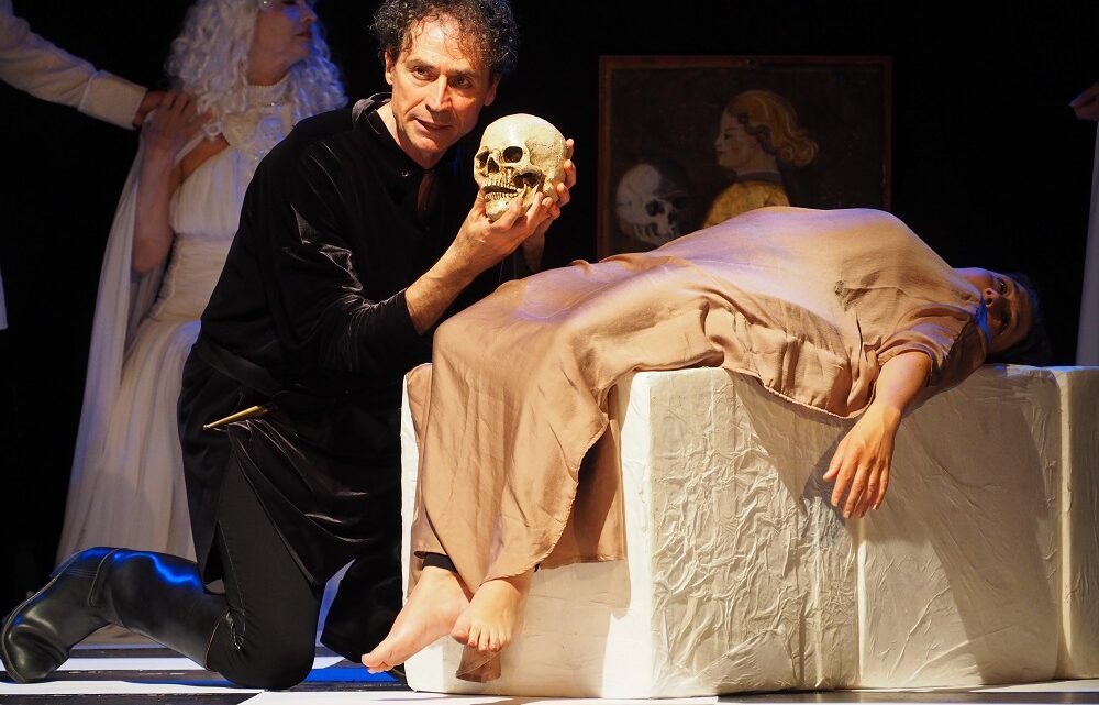 DOMENICA 5 FEBBRAIO AL TEATRO SPAZIO FABBRICA DI LUGNANO IN TEVERINA   “AMLETO” DI WILLIAM SHAKESPEARE MESSO IN SCENA DALLA COMPAGNIA ORION THEATRE