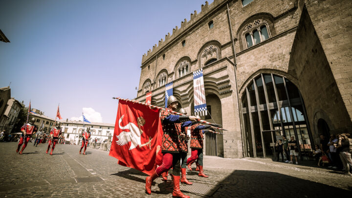 A ORVIETO LA PRIMA EDIZIONE DEL “CORTEO DEI CORTEI” DELL’UMBRIA