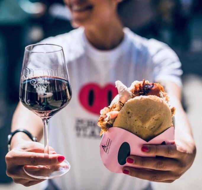 PORCHETTIAMO, CUORE “ROSA” D’ITALIA  LE MIGLIORI PRODUZIONI ITALIANE TORNANO IN PIAZZA CON IL “FESTIVAL DELLE PORCHETTE D’ITALIA”  CHE NEL 2023 ARRIVA ALLA 13ESIMA EDIZIONE.