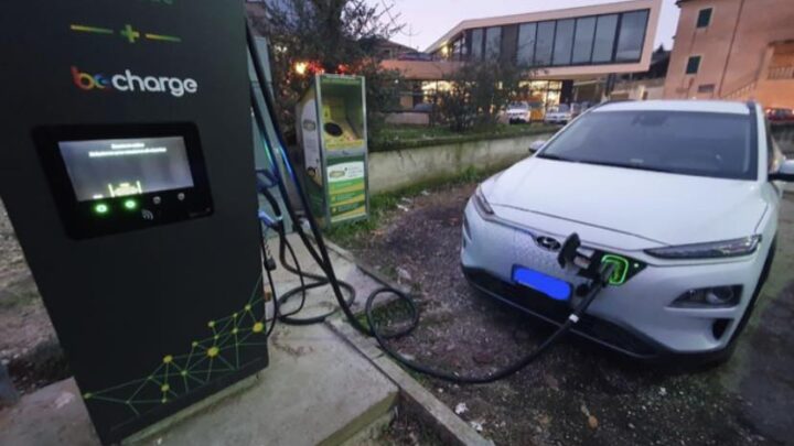ACQUASPARTA, INSTALLATI NUOVI PUNTI PER RICARICA AUTO ELETTRICHE