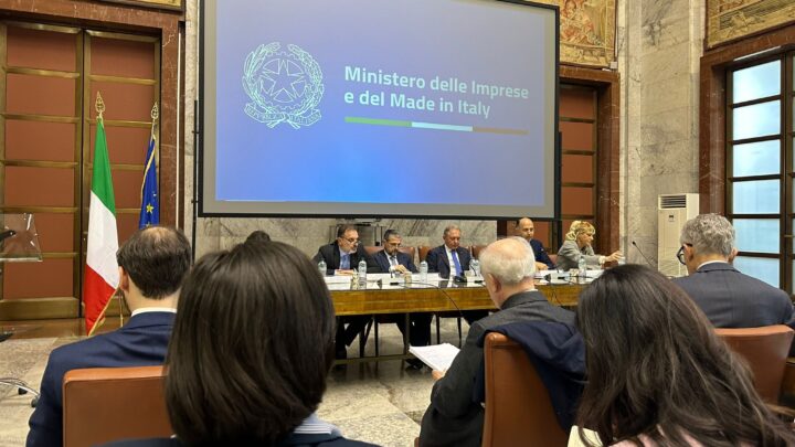 RIUNITO IL TAVOLO DELLA CHIMICA AL MINISTERO DELLE IMPRESE E DEL MADE IN ITALY. ASSESSORE FIORONI: “FINALMENTE È STATO AVVIATO UN CONFRONTO CONCRETO SU UN SETTORE STRATEGICO, PER L’ITALIA E SOPRATTUTTO PER L’UMBRIA”