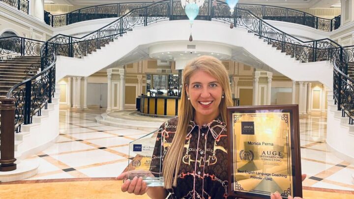 È DONNA ED È ITALIANA LA VINCITRICE DEI MEA BUSINESS AWARDS PER LA CATEGORIA BEST ENGLISH LANGUAGE COACH  L’ACCADEMIA DIGITALE AUGE DI MONICA PERNA RICONOSCIUTA COME LA MIGLIORE AL MONDO PER L’INSEGNAMENTO DEL GLOBISH