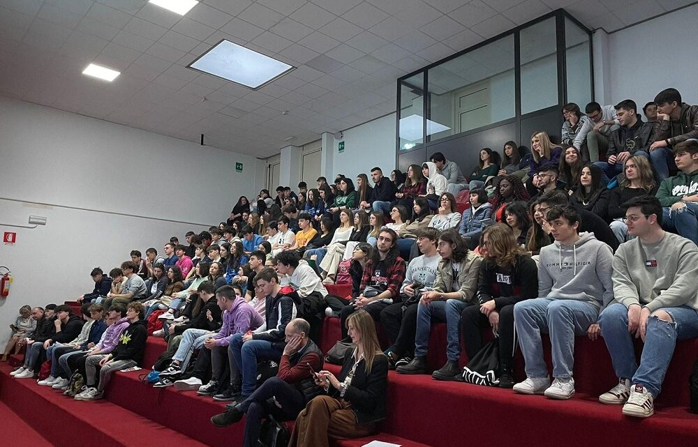 PROVINCIA, GIOVANI IN CANTIERE: I NUMERI DELLA PRIMA FIERA DEL LAVORO