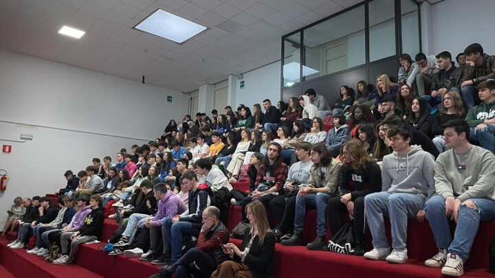 PROVINCIA, GIOVANI IN CANTIERE: I NUMERI DELLA PRIMA FIERA DEL LAVORO