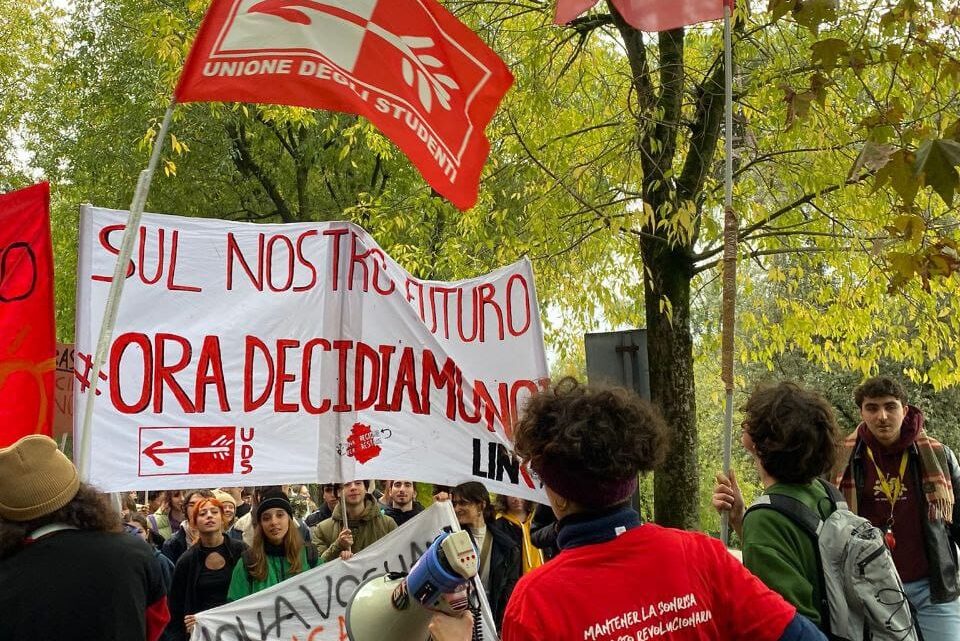 ASSORBENTI GRATUITI E CONTRACCETTIVI SCONTATI A UNIPG LINK PERUGIA LANCIA LA PETIZIONE IN UNIVERSITÀ, CONSEGNATE LE PRIME FIRME E LA PROPOSTA AL PRESIDENTE DEL CONSIGLIO STUDENTESCO