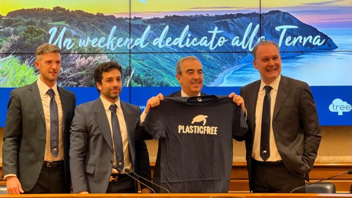 AMBIENTE: UN WEEKEND DEDICATO ALLA TERRA PER RIMUOVERE 500 TONNELLATE DI PLASTICA E RIFIUTI IN TUTTA ITALIA