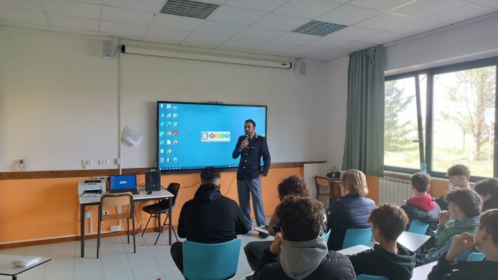 MARSCIANO, POLIZIA DI STATO TRA I BANCHI PER EDUCARE ALLA LEGALITÀ