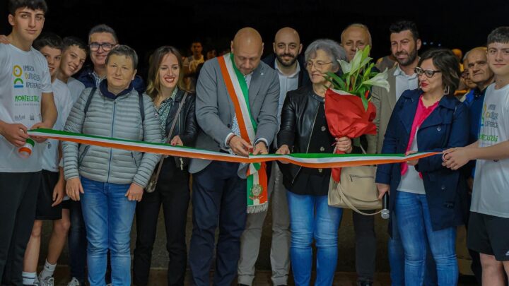 MONTECASTRILLI, INAUGURATO IL PALAZZETTO DELLO SPORT DEDICATO ALLA MEMORIA DELL’EX SINDACO BERNARDINI