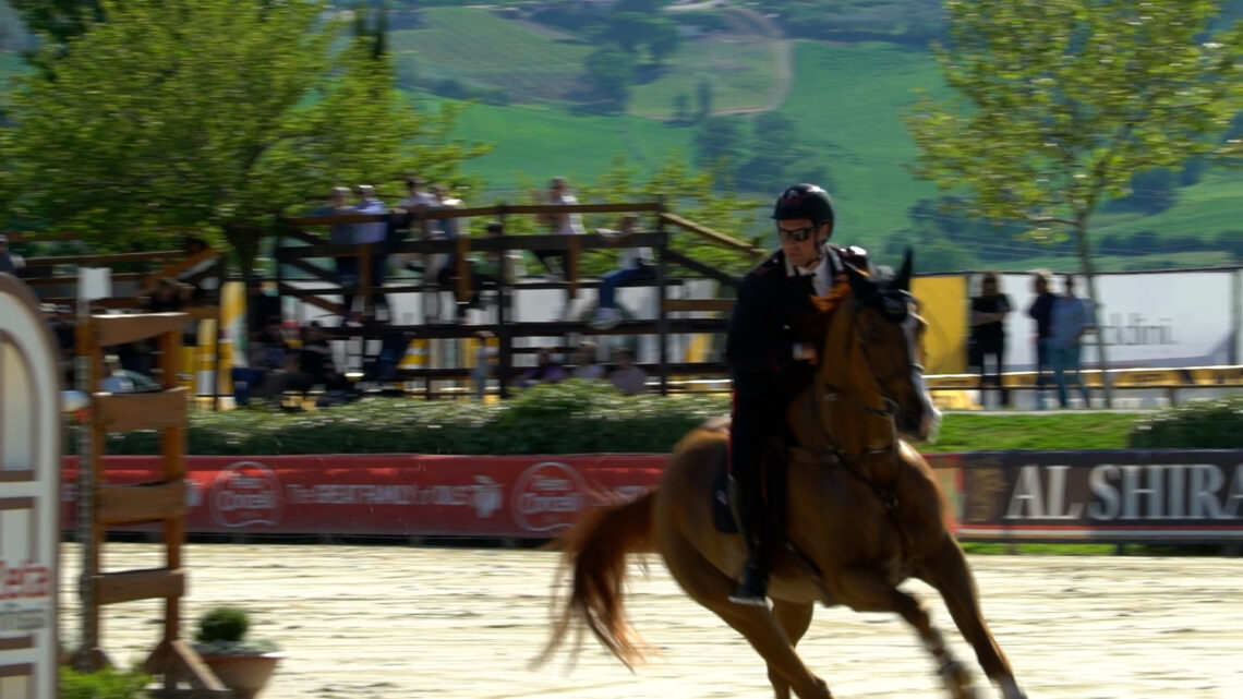 SALTO OSTACOLI, SPETTACOLO INTERNAZIONALE A MONTEFALCO: TRIONFA LO SVIZZERO SCHWIZER