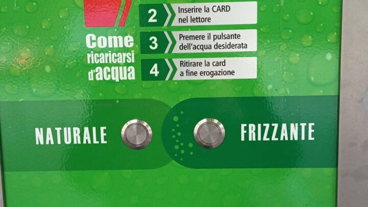 INTERROGAZIONE SULL’ASSENZA DI SEGNALETICA PER L’ACQUISTO DI TESSERE ALLA CASETTA DELL’ACQUA DI PIAZZA CAHEN