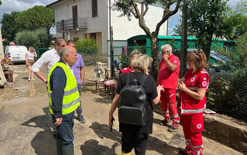 MALTEMPO IN UMBRIA, SOPRALLUOGO DELL’ASSESSORE MELASECCHE A BASTIA UMBRA, NELL’AREA DELL’ESONDAZIONE DEL FIUME TESCIO, E AD ASSISI: FENOMENI SEMPRE PIÙ FREQUENTI CHE RICHIEDONO OPERA SISTEMATICA DI PREVENZIONE. NON PIÙ RINVIABILE L’APPROVAZIONE DELLA LEGGE REGIONALE SULLA PROTEZIONE CIVILE