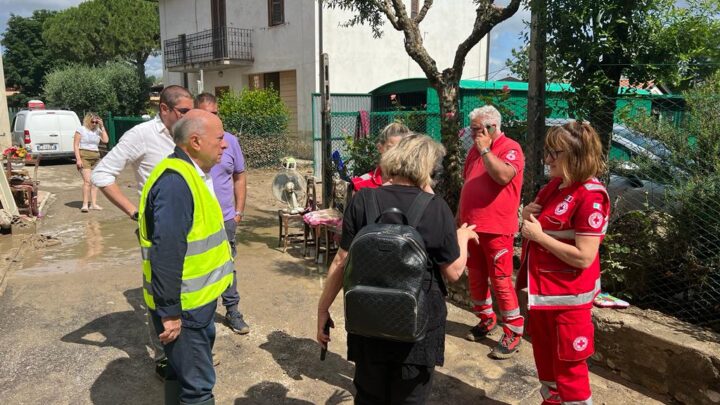 MALTEMPO IN UMBRIA, SOPRALLUOGO DELL’ASSESSORE MELASECCHE A BASTIA UMBRA, NELL’AREA DELL’ESONDAZIONE DEL FIUME TESCIO, E AD ASSISI: FENOMENI SEMPRE PIÙ FREQUENTI CHE RICHIEDONO OPERA SISTEMATICA DI PREVENZIONE. NON PIÙ RINVIABILE L’APPROVAZIONE DELLA LEGGE REGIONALE SULLA PROTEZIONE CIVILE