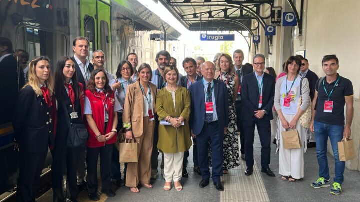 IN TRENO PER VIAGGIARE E CONOSCERE L’UMBRIA, L’OFFERTA ESTIVA DI TRENITALIA PRESENTATA AD OPERATORI TURISTICI E ISTITUZIONI; ASSESSORE MELASECCHE: REGIONE INVESTE E LAVORA PER FARE DEL TRENO UN NUOVO BRAND, CON SEMPRE PIÙ SERVIZI E COLLEGAMENTI CHE FARANNO L’UMBRIA UNA META FRA LE PIÙ FRUIBILI E APPREZZATE