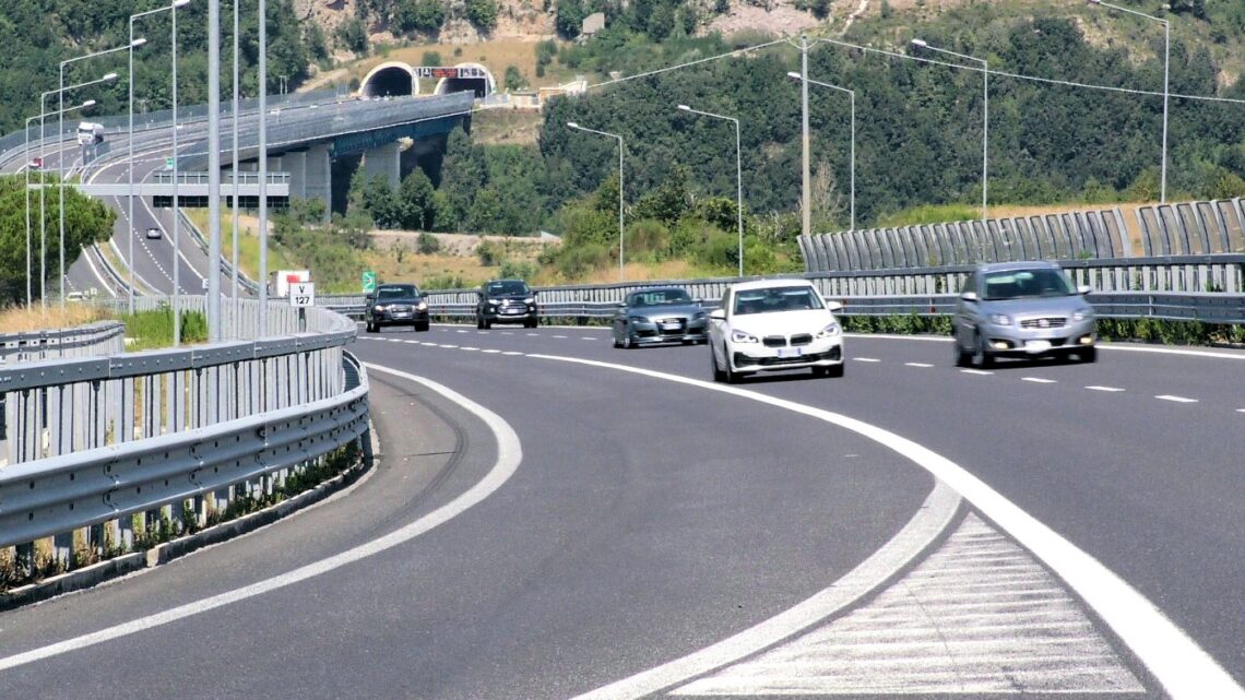 ESODO ESTIVO: SULLA RETE ANAS IL TRAFFICO A LUGLIO  +2% RISPETTO AL 2022  CRESCE DI PIU’ AL SUD (+4%) IN PARTICOLARE IN SICILIA (+5%)
