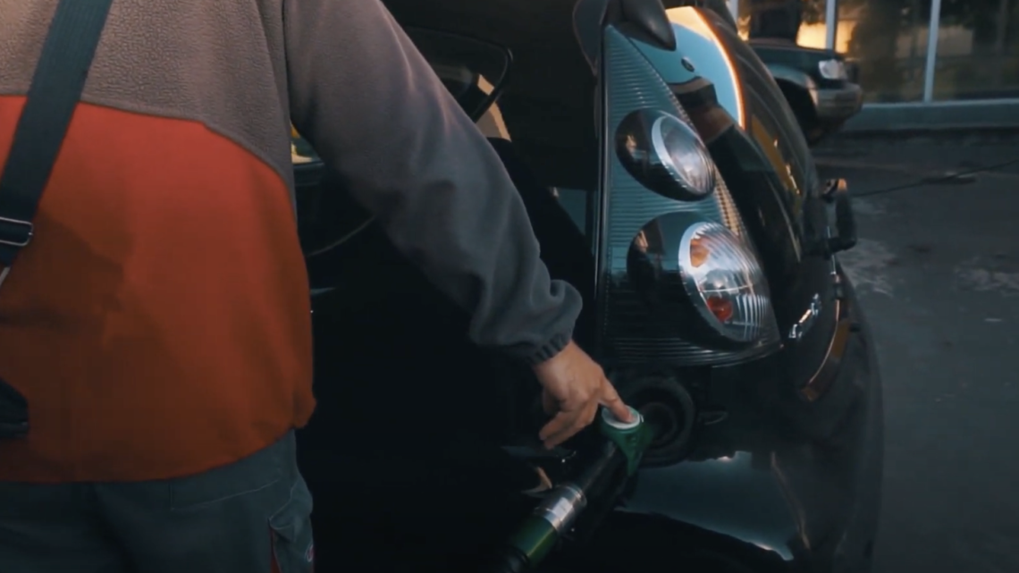 CARBURANTI: UN FLOP L’ESPOSIZIONE DEI PREZZI MEDI. BENZINA SELF: MEDIA A 2 EURO IN AUTOSTRADA. LE REGIONI PEGGIORI: LAZIO PER BENZINA, MOLISE PER GASOLIO