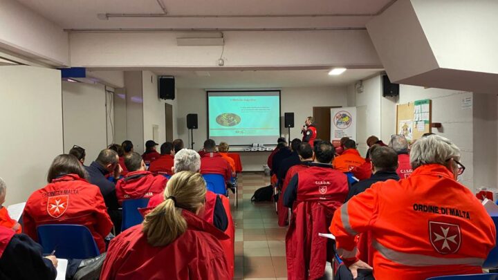 COMPLETATO IL PRIMO PERCORSO FORMATIVO CISOM SUL METODO SISMAX: VOLONTARI SELEZIONATI COME ISTRUTTORI PER LA GESTIONE DELLE EMERGENZE