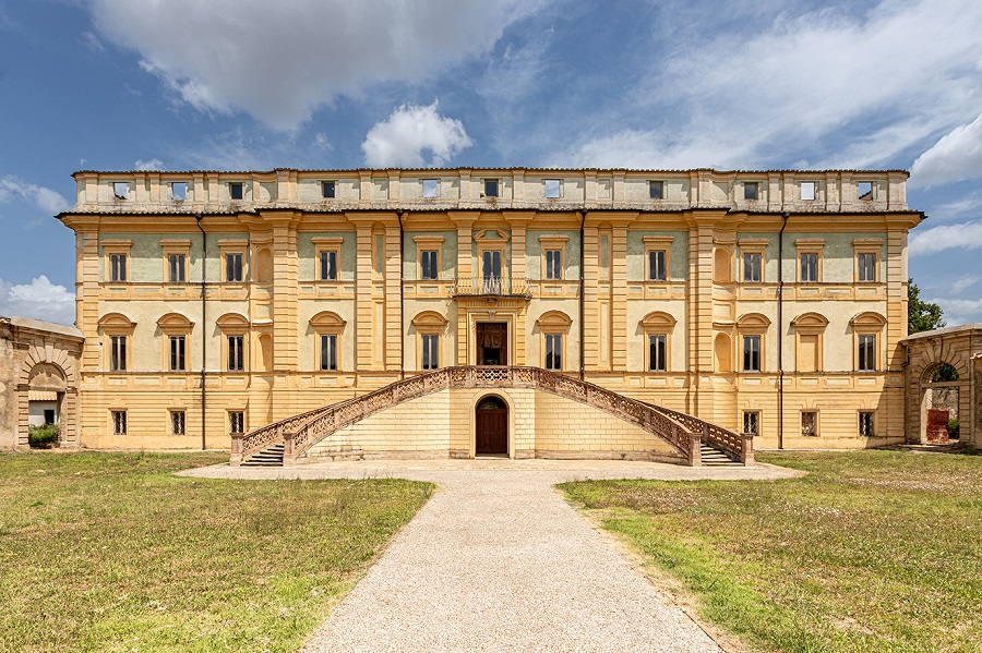 BETTONA, INCANTO GRAZIE A ‘VILLA DEL BOCCAGLIONE, UNA PORTA OLTRE IL TEMPO’