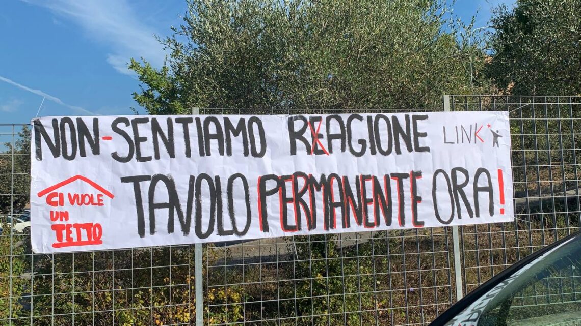 LANCIATA LA PROTESTA DEI BALCONI CONTRO LA CRISI DEGLI ALLOGGI. LINK: “VOGLIAMO UN TAVOLO PERMANENTE. SOLO CON UN PIANO PROGRESSIVO E CONCORDATO NE USCIREMO”