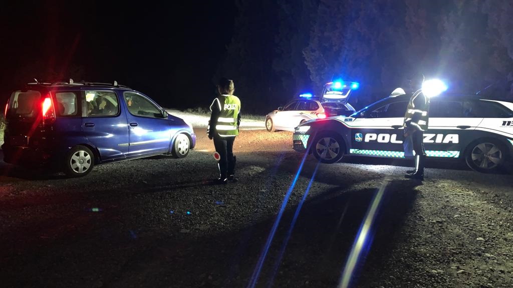 CONTROLLI SERRATI DELLA POLIZIA DI STATO CONTRO L’USO DI ALCOOL E DROGHE ALLA GUIDA
