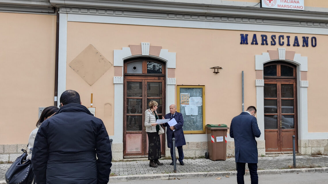 PRESENTATO L’INTERVENTO DI RIQUALIFICAZIONE DELLA STAZIONE FERROVIARIA DI MARSCIANO, SOPRALLUOGO DELL’ASSESSORE MELASECCHE E DEL SINDACO FRANCESCA MELE IN VISTA DELL’IMMINENTE AVVIO DEI LAVORI