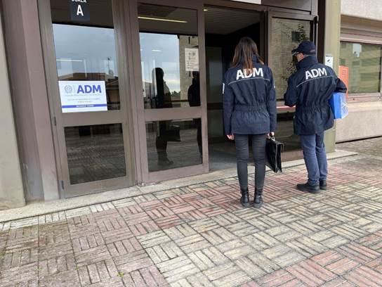 ADM SCOPRE EVASORE CHE CONTRABBANDAVA VODKA: 230 MILA EURO DI IMPOSTE EVASE, SANZIONI FINO A 160 MILA EURO