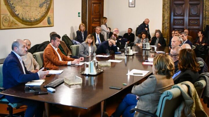 SANITÀ, CONTINUA EROSIONE PRESTAZIONI ACCUMULATE FINO A MAGGIO 2023: AD OGGI SMALTITE CIRCA IL 91% DELLE LISTE D’ATTESA. NUOVA RIUNIONE A PALAZZO DONINI