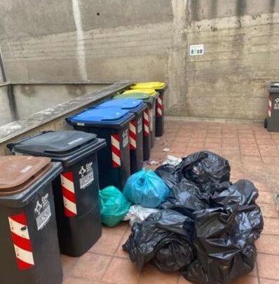 ANCORA RIFIUTI ABBANDONATI IN CENTRO, ASM E POLIZIA LOCALE IN CAMPO PER IDENTIFICARE I RESPONSABILI