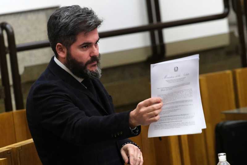 “COLLASSO SANITÀ E PRESTAZIONI IMPRENOTABILI”