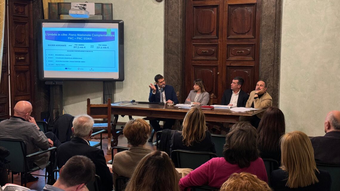 STATO DI ATTUAZIONE DEL PNRR UMBRIA, PER LE 4.400 OPERE FINANZIATE, PER UN IMPORTO TOTALE DI 4 MILIARDI DI EURO (5,2 MLD SE SI CONSIDERA IL CO-FINANZIAMENTO), PERFORMANCE PIÙ RAPIDE E INCISIVE RISPETTO ALLA MEDIA NAZIONALE E DEL CENTRO ITALIA