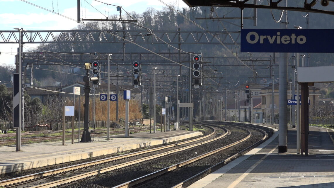 ASSESSORE MELASECCHE: I SERVIZI DI TRASPORTO PER ORVIETO DECISAMENTE MIGLIORATI IN QUESTI 4 ANNI, ANCHE GRAZIE AL CONFRONTO CON IL COMITATO PENDOLARI. TUTTE LE POSSIBILITÀ DI POTENZIAMENTO AFFRONTATE CON LA MASSIMA SERIETÀ DAL TAVOLO CONGIUNTO CON TRENITALIA. LE STRUMENTALIZZAZIONI PREELETTORALI, COME QUELLE DELLA CGIL, FANNO PARTE DI UNA RITUALITÀ RICORRENTE QUANTO INCONCLUDENTE