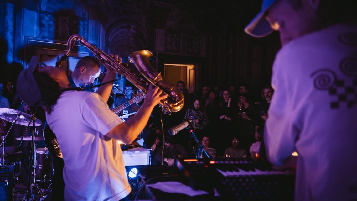 YOUNG JAZZ CON TRE EVENTI SOLD-OUT CHE HANNO VISTO PROTAGONISTI 20 ARTISTI (DI CUI 14 STRANIERI),  PER UN PUBBLICO ESTREMAMENTE VARIEGATO PER ETÀ, PROVENIENZA  E BACKGROUND CULTURALE, CHIUDE POSITIVAMENTE LA STAGIONE DEL RILANCIO, CARATTERIZZATA  ANCHE DA IMPORTANTI COLLABORAZIONI, PER GUARDARE AL FUTURO CON RINNOVATA ENERGIA.