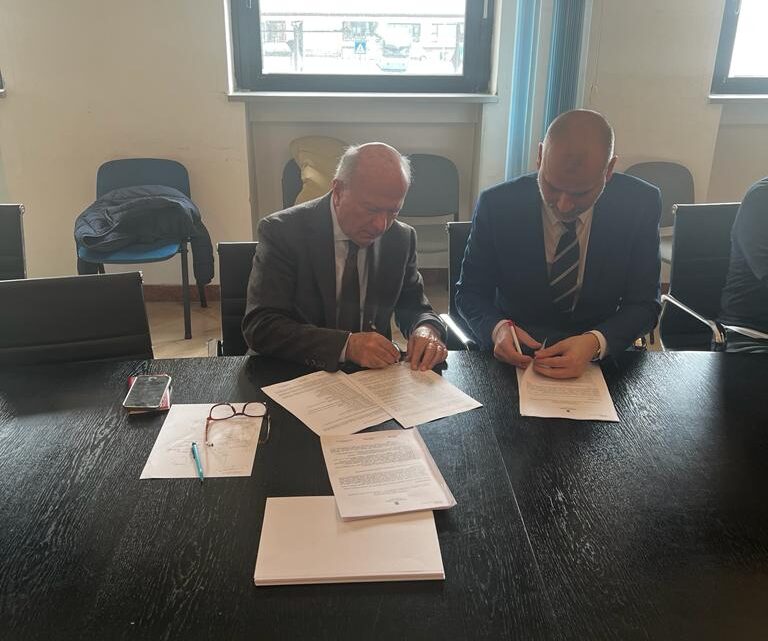 CONFERENZA ISTITUZIONALE FRA REGIONE E COMUNE DI GUALDO CATTANEO SULLA VARIANTE GENERALE AL PRG COMUNALE (PARTE STRUTTURALE), FIRMATO ACCORDO. ASSESSORE MELASECCHE E SINDACO VALENTINI: UN TRAGUARDO PARTICOLARMENTE AMBITO CHE APRE A SCENARI FUTURI DI SVILUPPO