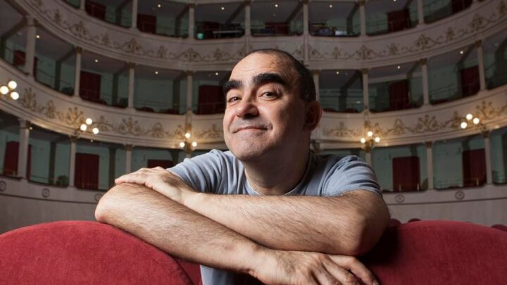 AL TEATRO MANCINELLI ELIO CANTA ENZO JANNACCI CON “CI VUOLE ORECCHIO”