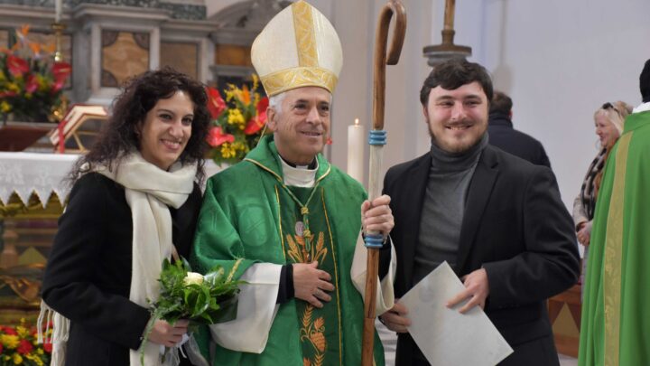 SAN VALENTINO 2024 – FESTA DELLA PROMESSA DEI FIDANZATI.  MONS. SODDU: “LA VITA HA UN SENSO: IL SENSO PIENO, IN QUANTO FONDATA SUL DIO DELLA VITA E DELLA REALIZZAZIONE DELLE PROMESSE”