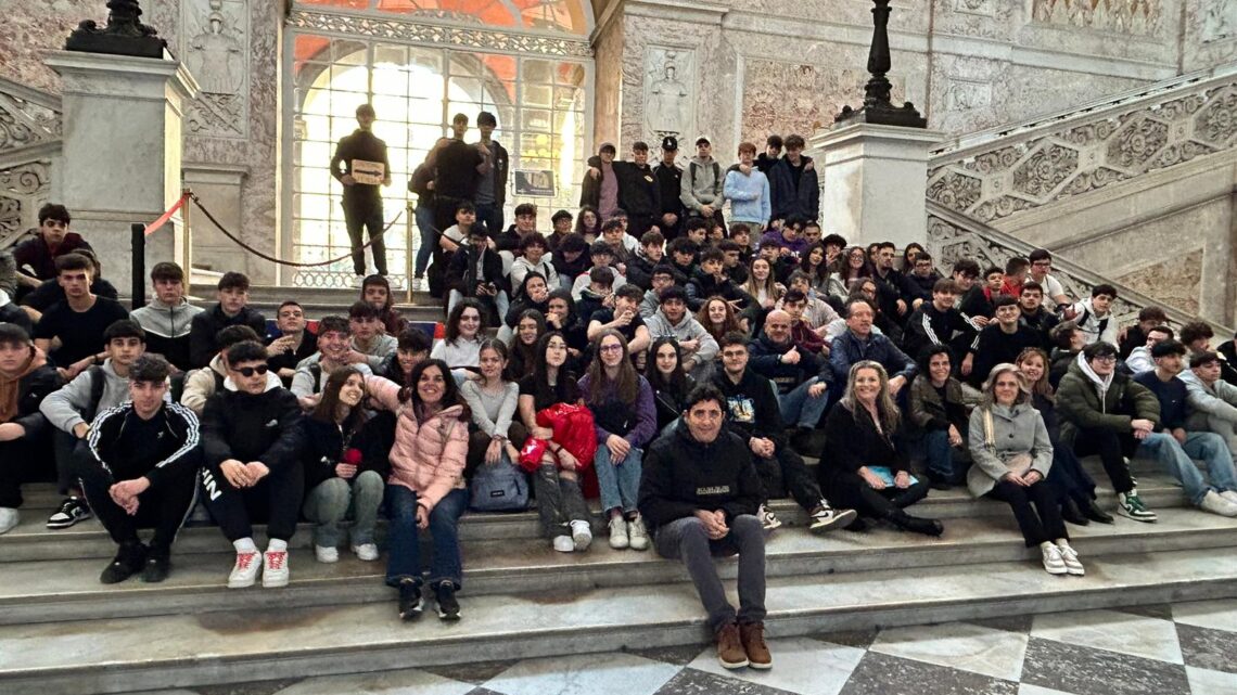 ‘TUTTI ALL’OPERA’, STUDENTI DEL VOLTA SPERIMENTANO IL PIACERE DELLA MUSICA AL TEATRO SAN CARLO DI NAPOLI