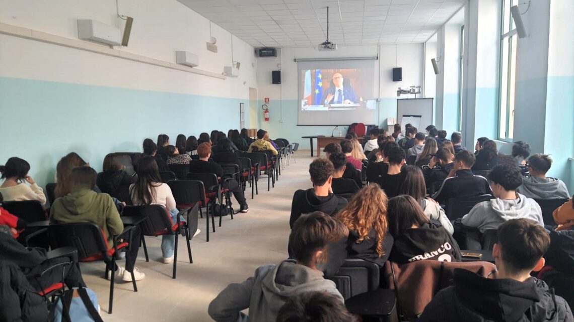 SAFER INTERNET DAY 2024 – OLTRE 225.000 STUDENTI COLLEGATI DA TUTTA ITALIA PER RIFLETTERE INSIEME SULL’IMPORTANZA DI UN USO CORRETTO E RESPONSABILE DELLA TECNOLOGIA