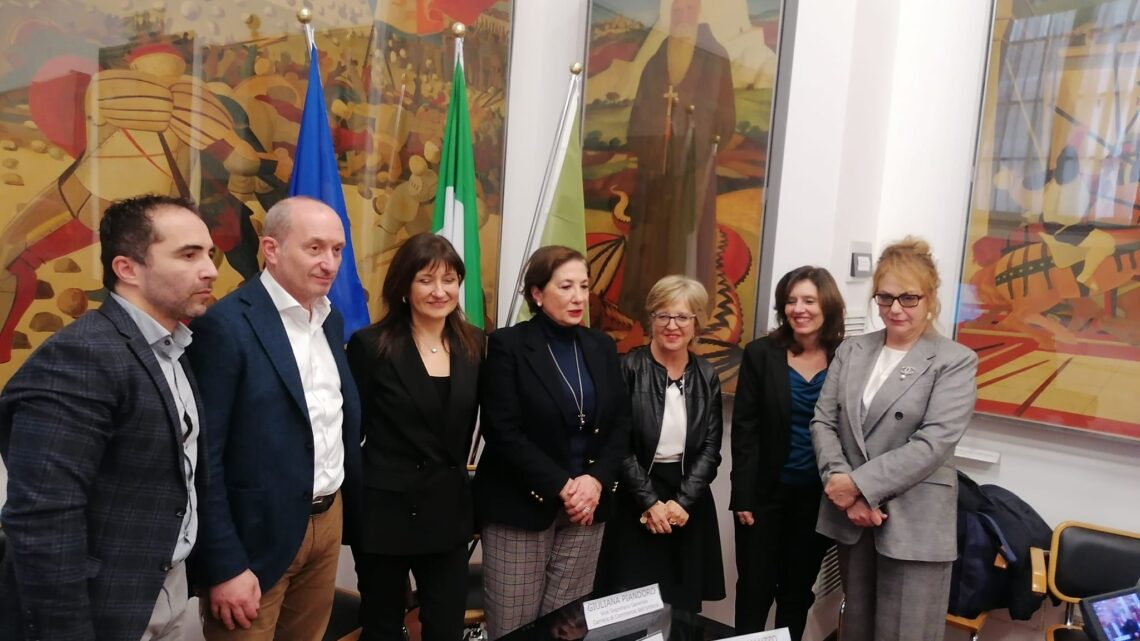 “POINT DONNA UMBRIA”  E CONVEGNO SU  “DONNE E LAVORO: PROSPETTIVE DI SVILUPPO E (IM)PARI OPPORTUNITÀ”; CONCLUSA LA GIORNATA DI LAVORI PROMOSSA DAL CENTRO PARI OPPORTUNITÀ