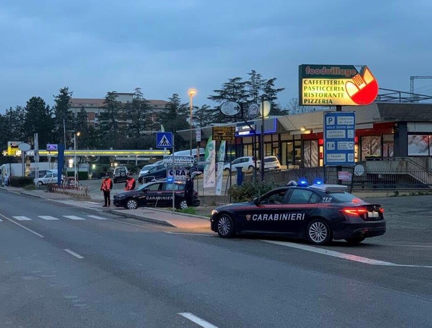 BASCHI – RUBANO SU UN’AUTOVETTURA IN SOSTA: DENUNCIATI TRE CILENI.