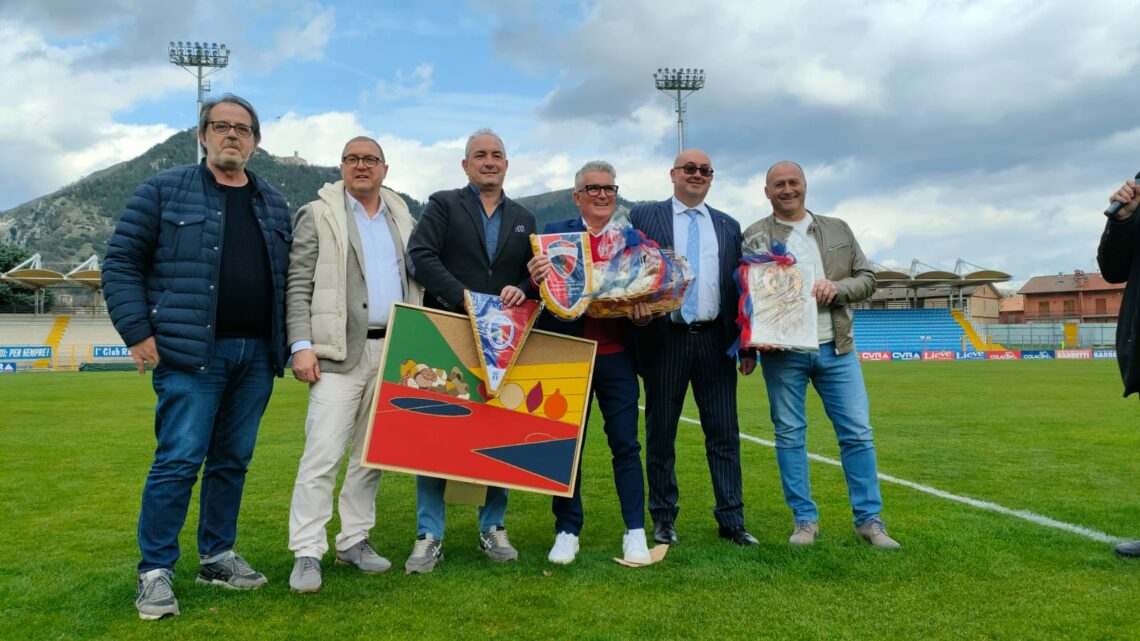 FINALE COPPA ITALIA PIETRALUNGHESE-CANNARA, IL PATRON MARTINELLI CONSEGNA UN QUADRO PRIMA DELLA PARTITA