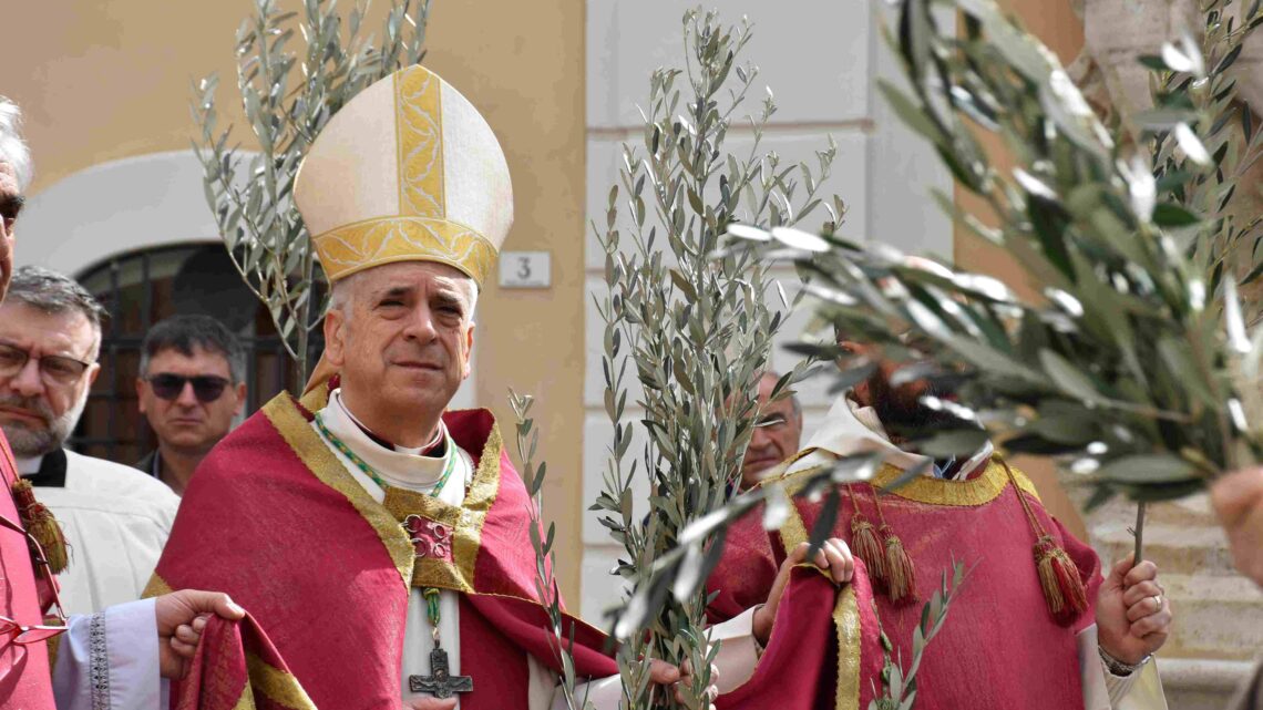 PASQUA 2024 – CELEBRAZIONE DELLE DOMENICA DELLE PALME. MONS. SODDU: “SEGUIAMO GLI INSEGNAMENTI DI GESÙ CHE HA DATO LA SUA VITA PER NOI”.