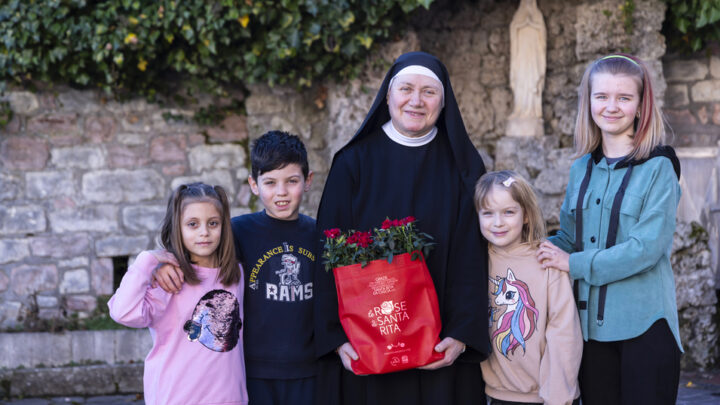 SABATO 18 E DOMENICA 19 MAGGIO  LE ROSE DI SANTA RITA TORNANO IN PIAZZA  A CASCIA (PG), IN UMBRIA E IN TUTTA ITALIA, PER L’INFANZIA