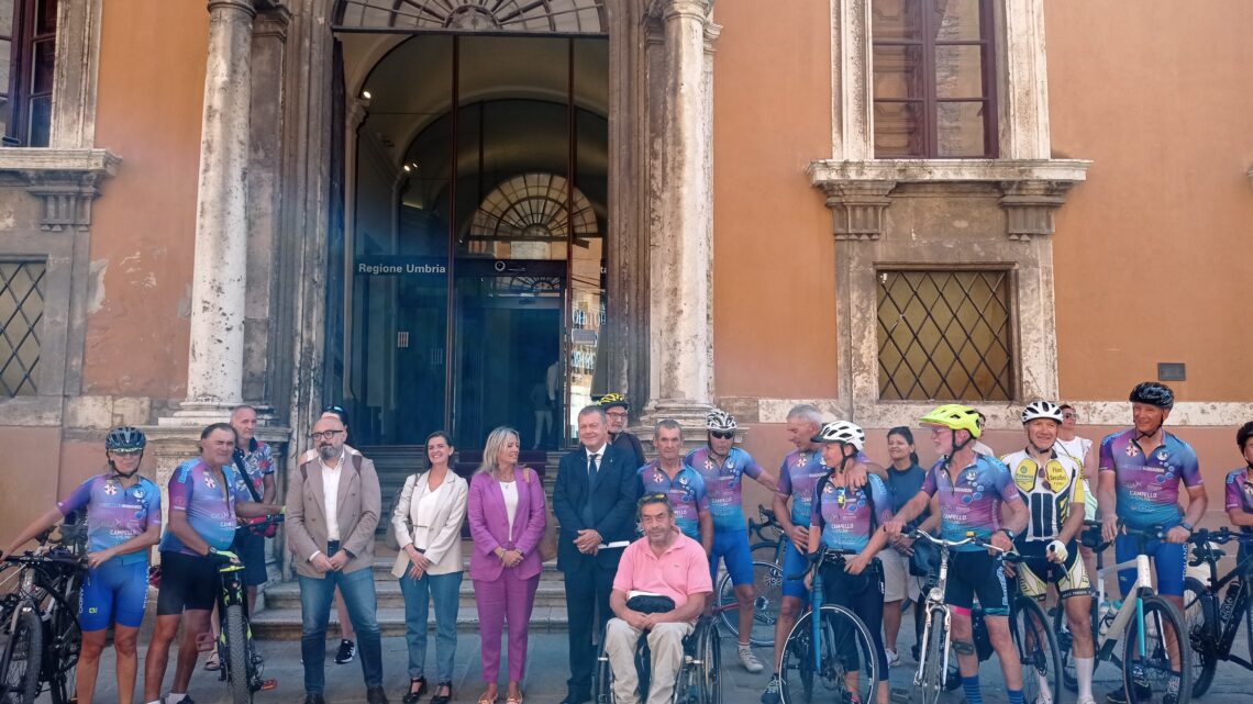 “PEDALANDO”, IL MOVIMENTO DI RESISTENZA AL PARKINSON FA TAPPA A PERUGIA; CICLISTI E ACCOMPAGNATORI RICEVUTI IN REGIONE