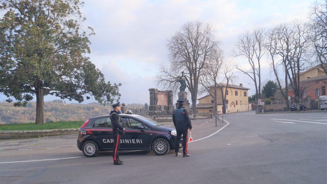 MONTEGABBIONE – SFONDA IL PORTONE ED ENTRA IN CASA DI UNA FAMIGLIA STRANIERA: ARRESTATO 41ENNE. 
