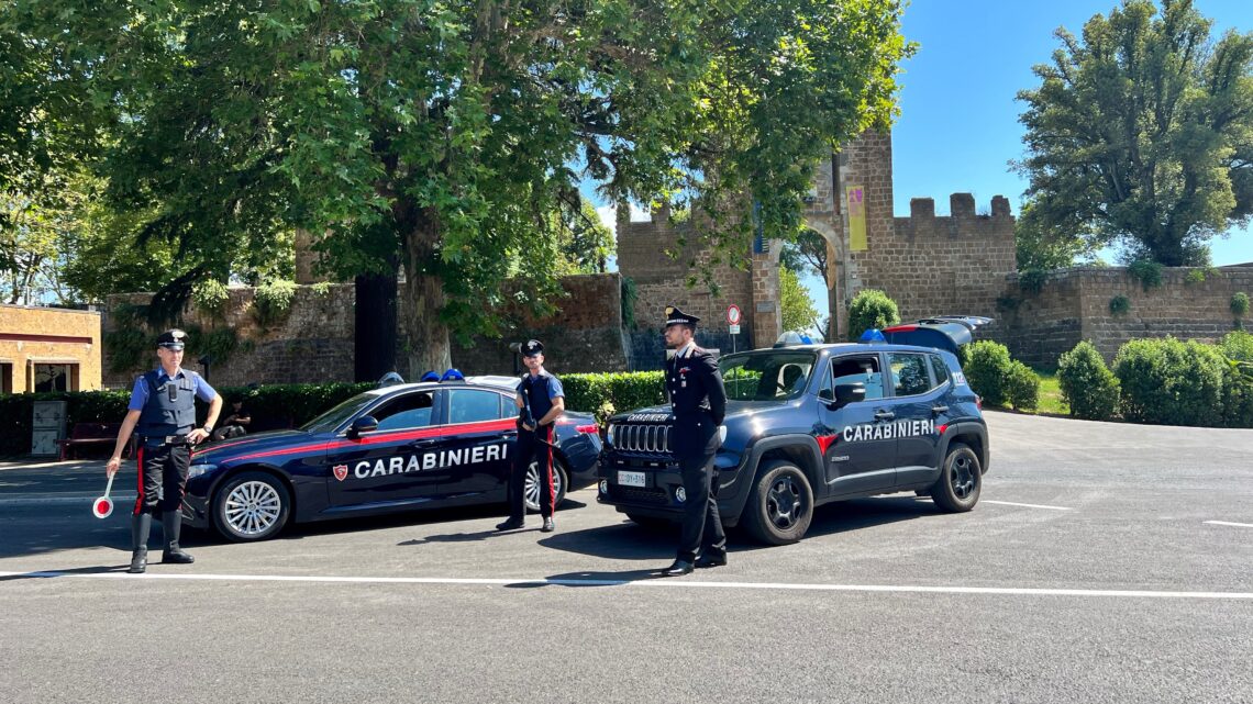 ORVIETO – TENTA RAPINA IN UN NEGOZIO DI ALIMENTARI: MINORENNE RINTRACCIATO DAI CARABINIERI.